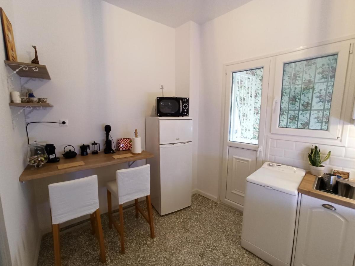Comfortable 2-Bedroom Apartment Near City Center 100M From Metro Athens Exterior photo