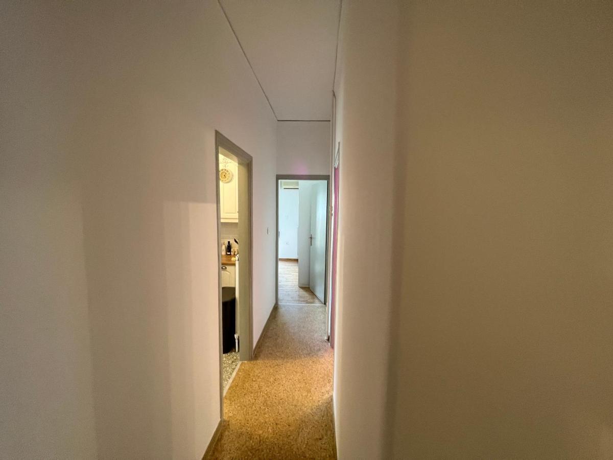 Comfortable 2-Bedroom Apartment Near City Center 100M From Metro Athens Exterior photo